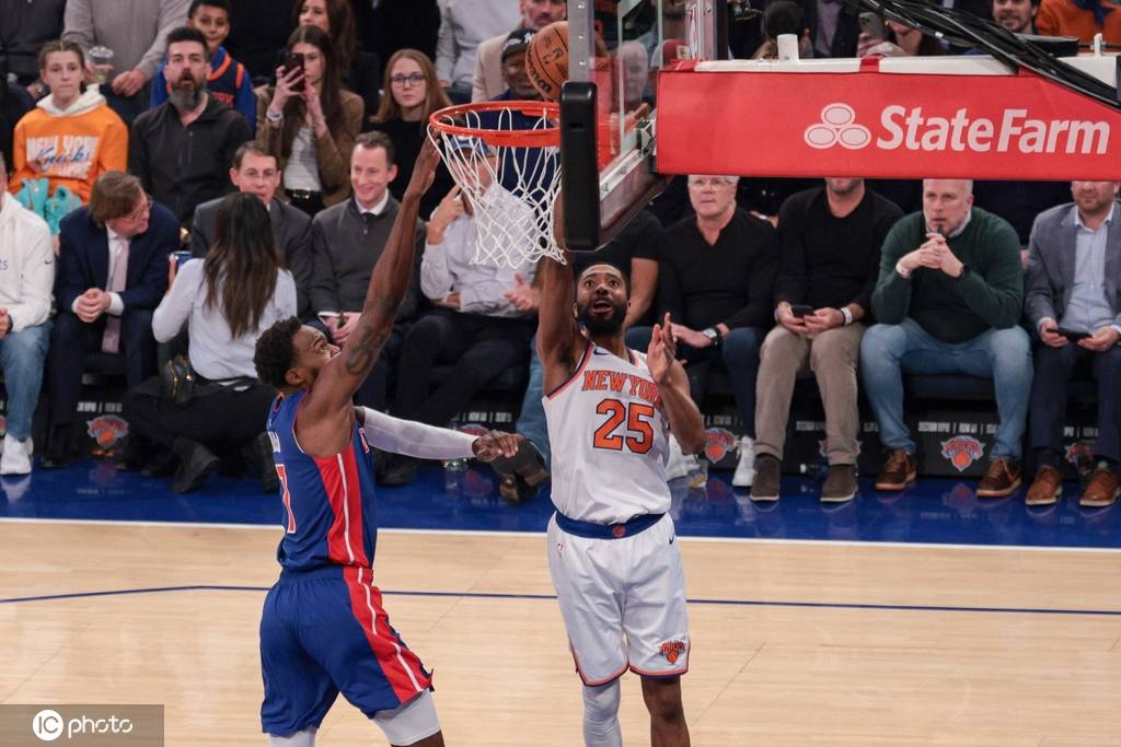 坎宁安42+8+13 布伦森33分活塞战胜尼克斯